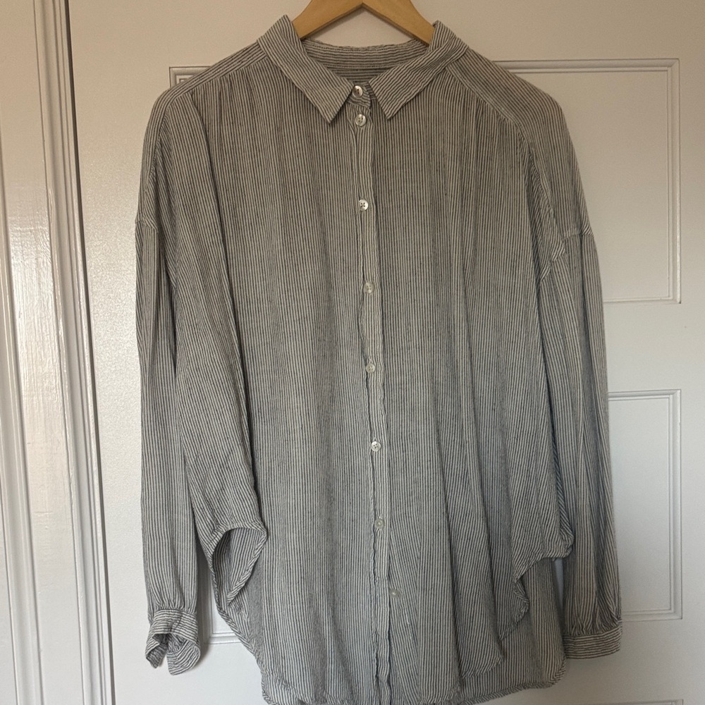 American Eagle Outfitters Light Grey Pinstripe Button-Down Shirt Medium